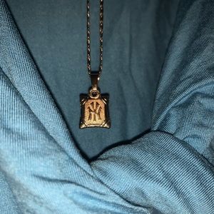 Gold New York necklace